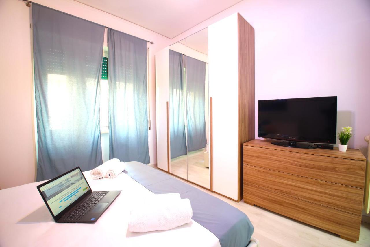 Hostly - Vittoria House - Near The Center With Private Parking Leilighet Napoli Eksteriør bilde