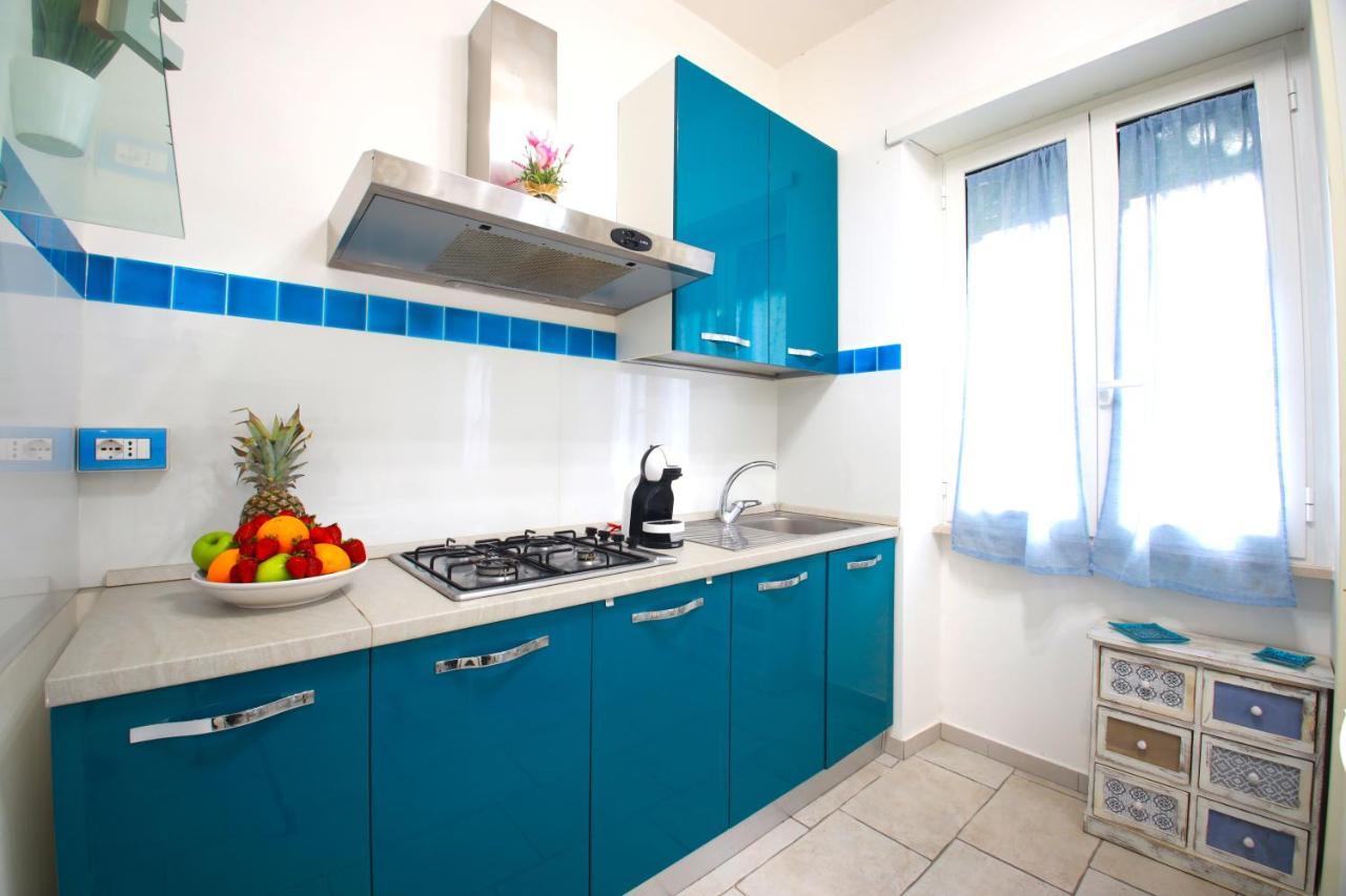 Hostly - Vittoria House - Near The Center With Private Parking Leilighet Napoli Eksteriør bilde