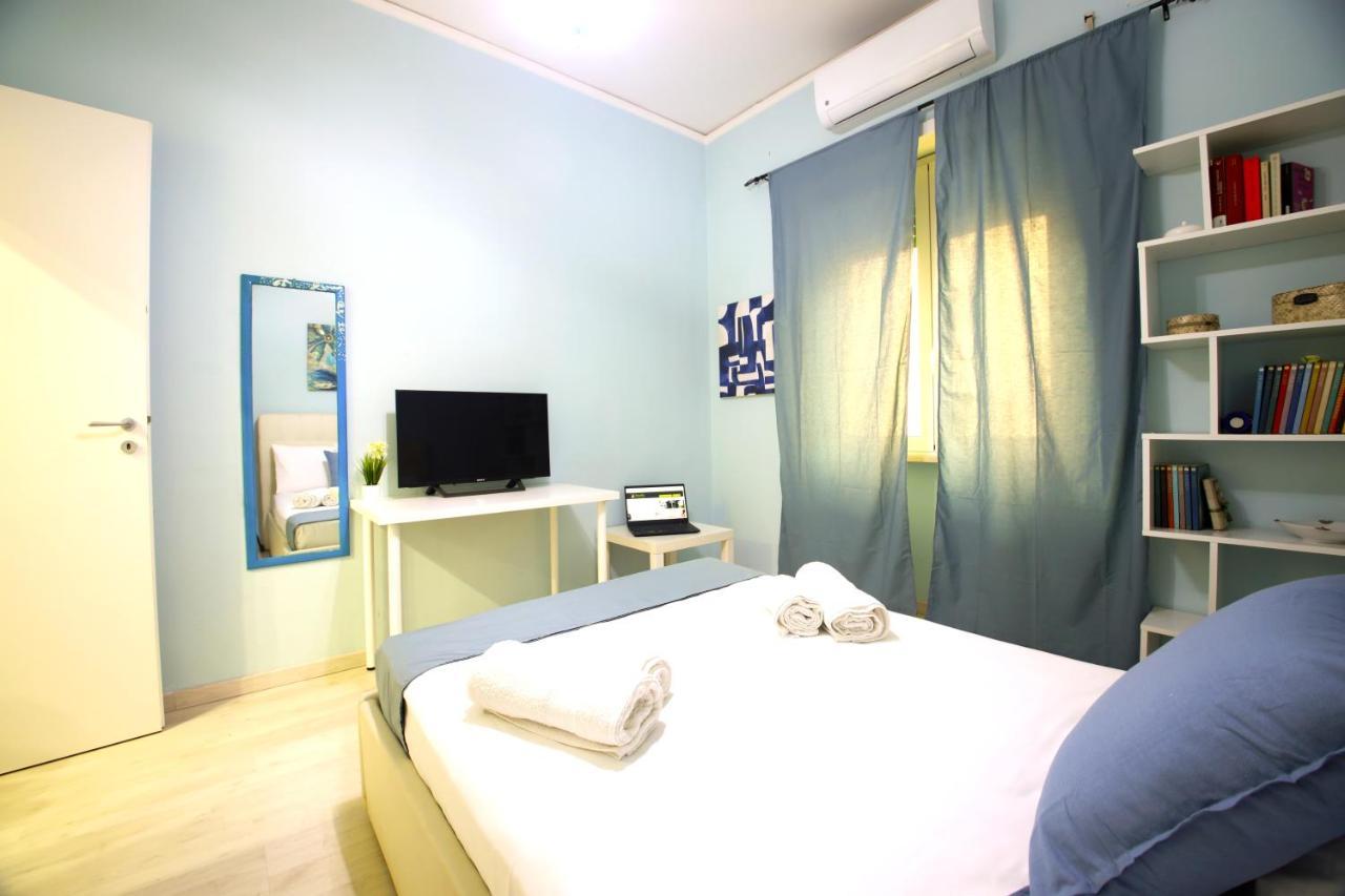Hostly - Vittoria House - Near The Center With Private Parking Leilighet Napoli Eksteriør bilde