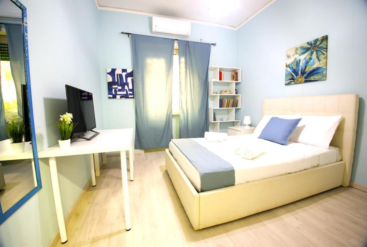 Hostly - Vittoria House - Near The Center With Private Parking Leilighet Napoli Eksteriør bilde