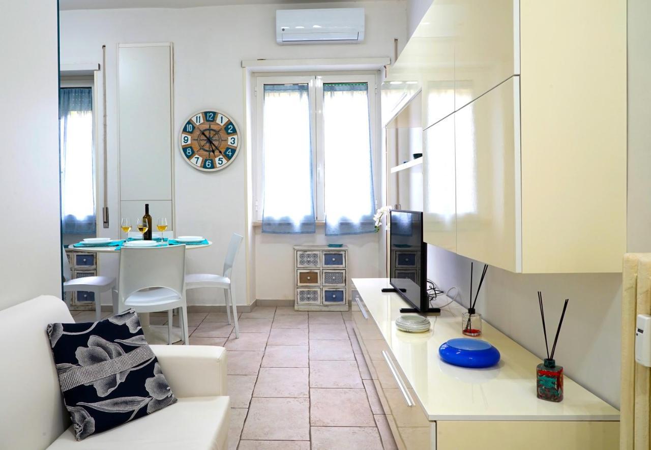 Hostly - Vittoria House - Near The Center With Private Parking Leilighet Napoli Eksteriør bilde