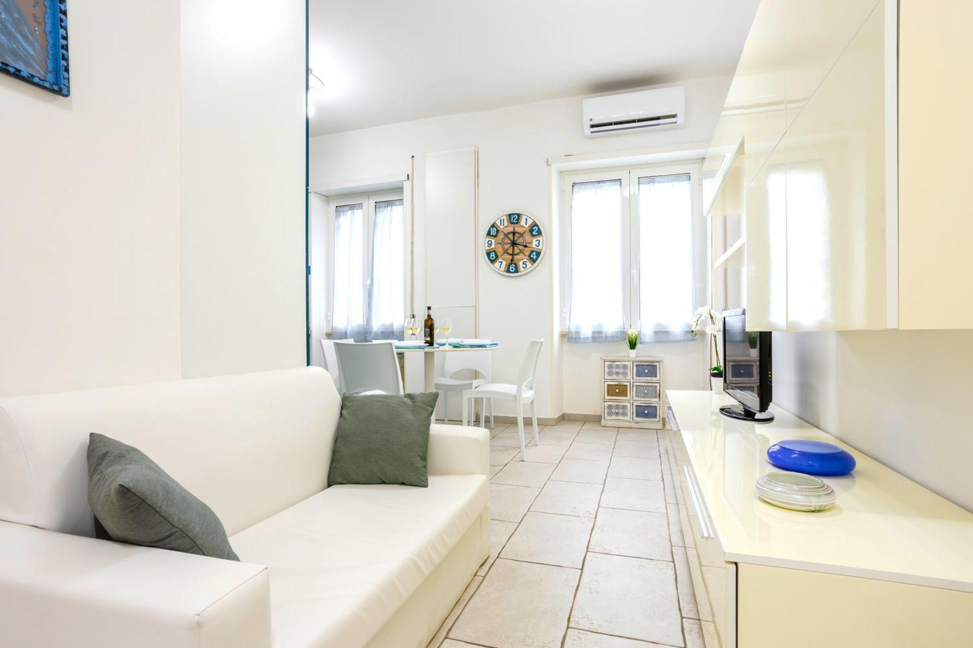 Hostly - Vittoria House - Near The Center With Private Parking Leilighet Napoli Eksteriør bilde