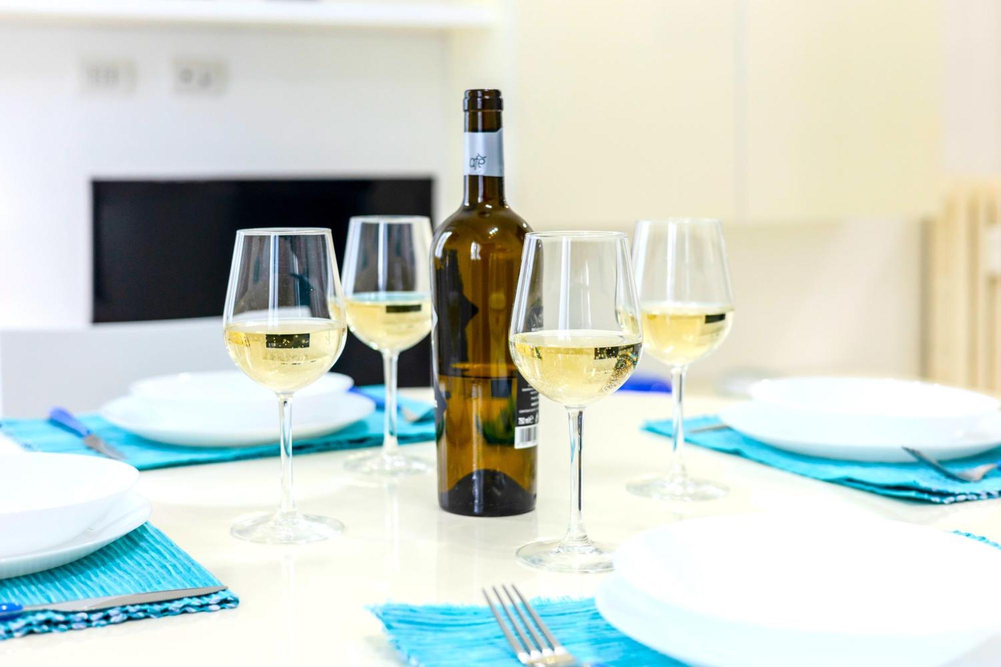 Hostly - Vittoria House - Near The Center With Private Parking Leilighet Napoli Eksteriør bilde