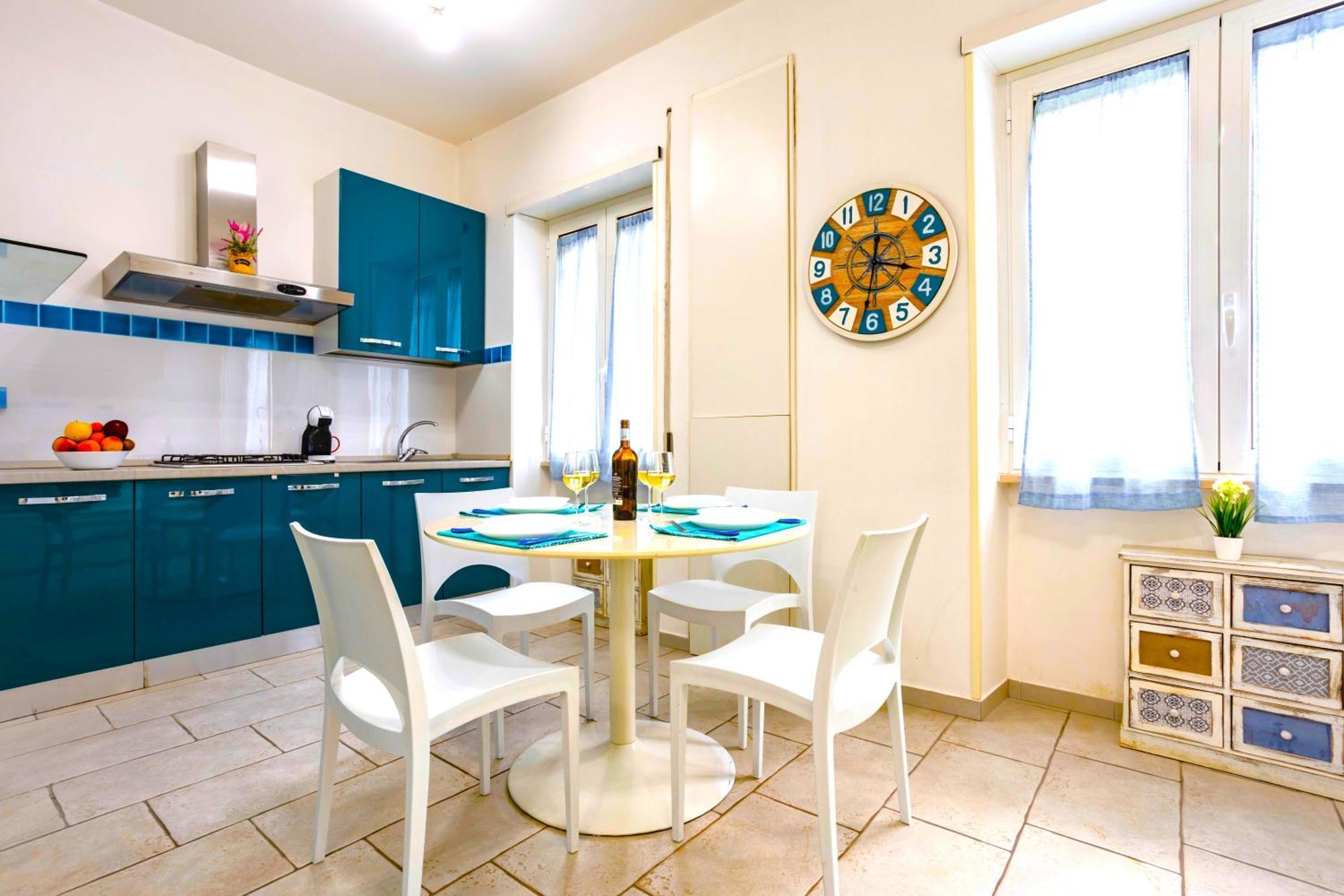Hostly - Vittoria House - Near The Center With Private Parking Leilighet Napoli Eksteriør bilde